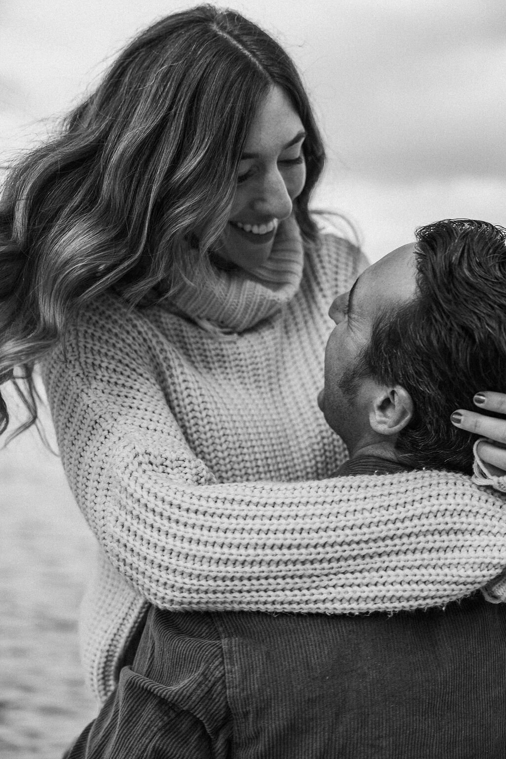 winterengagementsession-winterelopement-wintercouple-snowyengagementsession-14