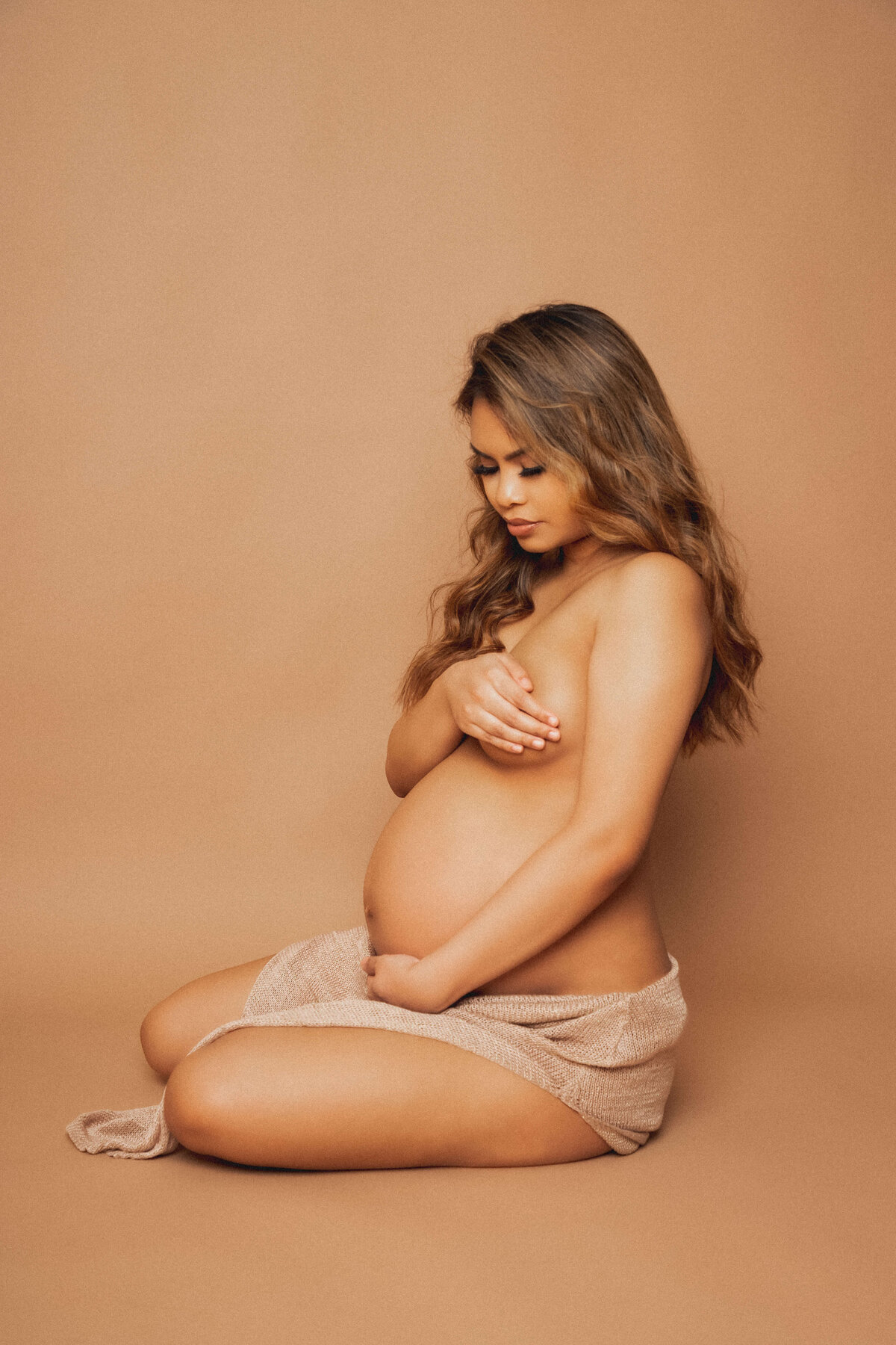 maternity-nude-solo-studio