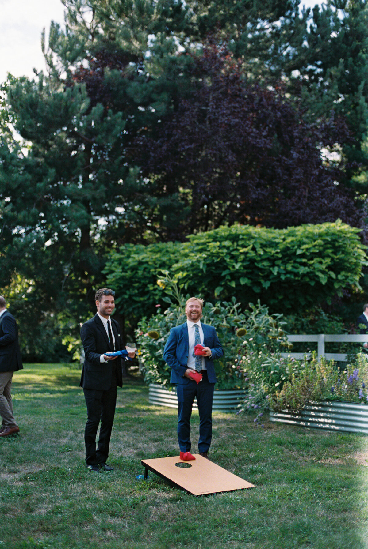 MeghanHemstra-Colourful-Vancouver-Garden-Wedding-170