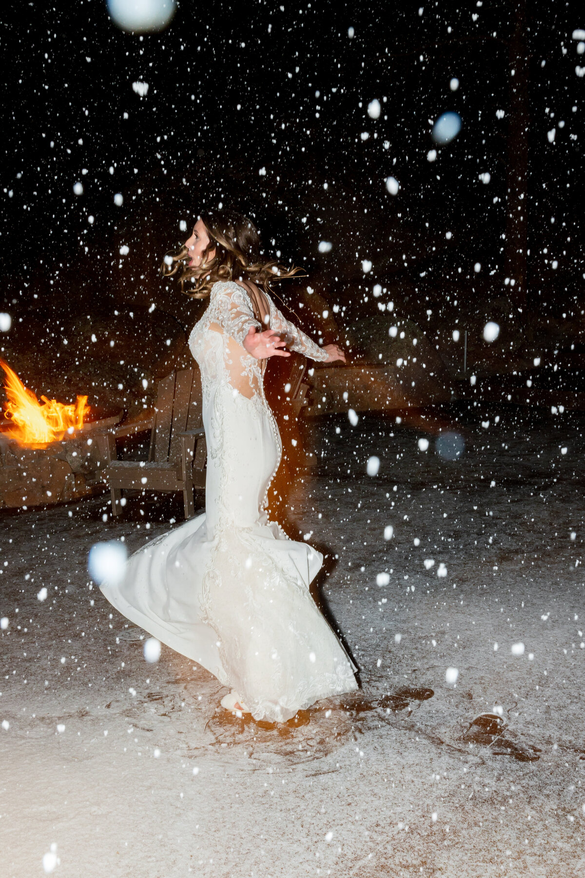 colorado-bride-dancing-in-snow