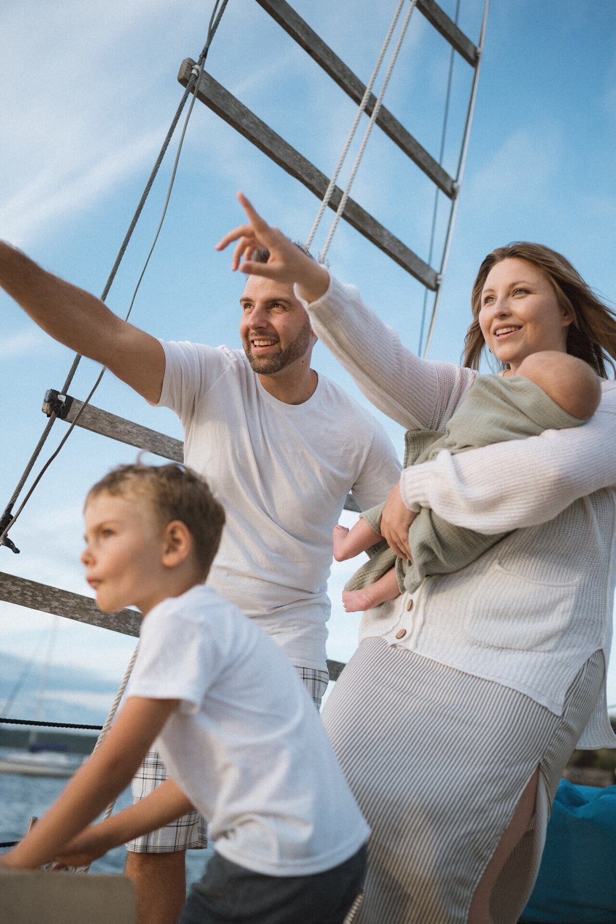 family-sailboat-photos-seattle-photographer