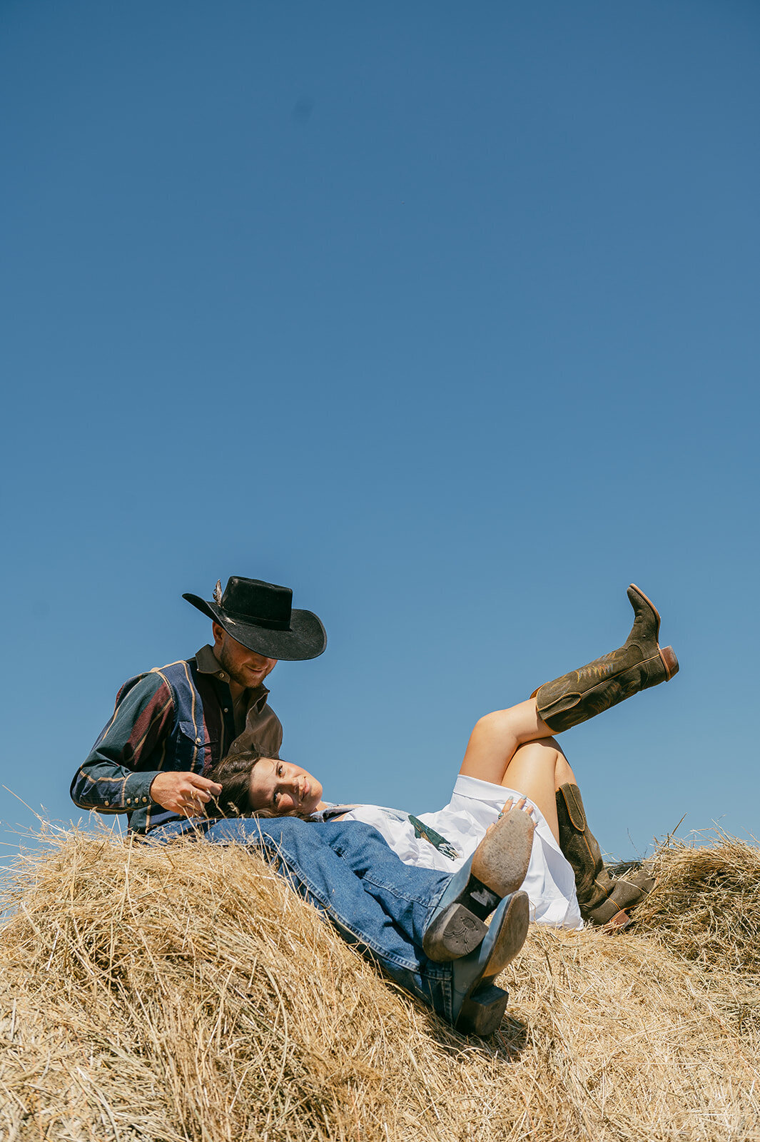 presley-gray-photo-haybale-forest-montana-elopement-7338