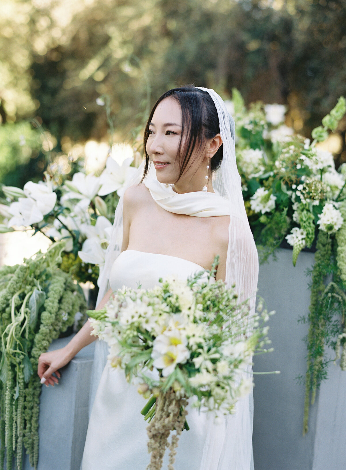 bride-portrait-modern-outdoor-wedding-napa-valley-floral-design-2
