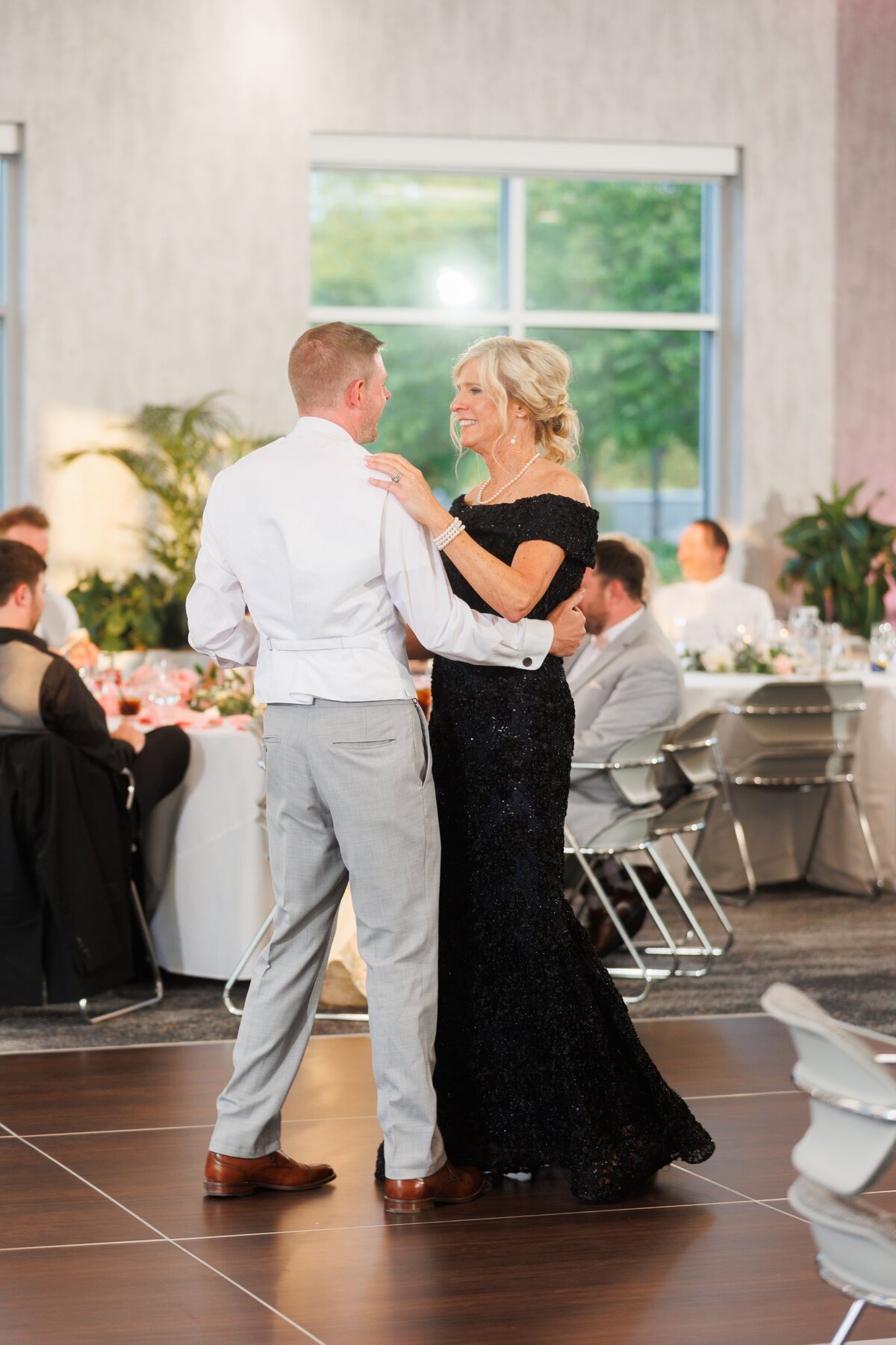 56-grand-rapids-frederik-meijer-garden-wedding