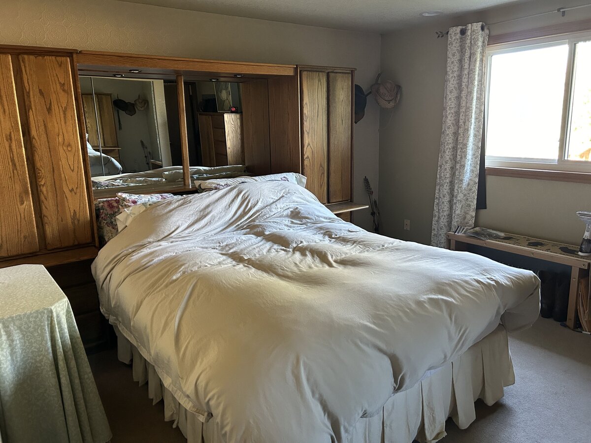 occupied-home-staging-north-king-county-master-bedroom-before-modernmollusk