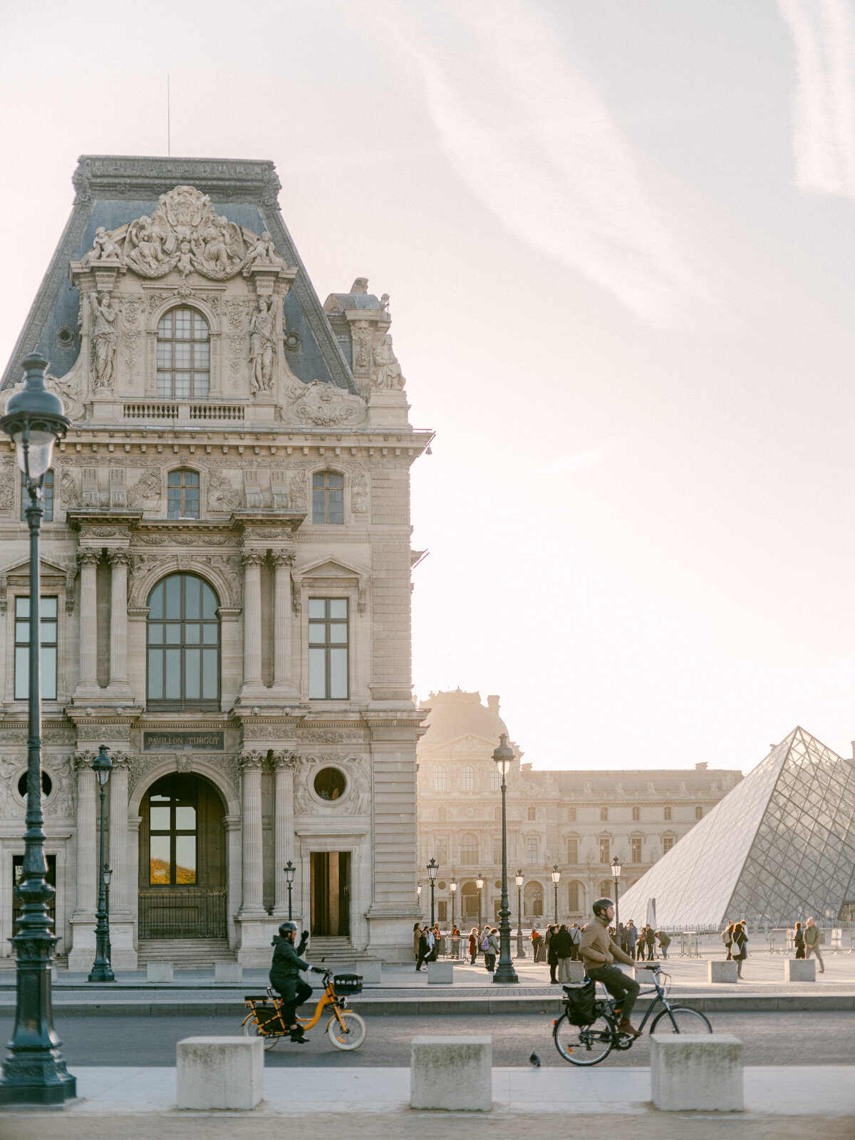 Engagement session Paris Louvres Tuileries Thomas Raboteur Luxury Wedding (12 sur 45)