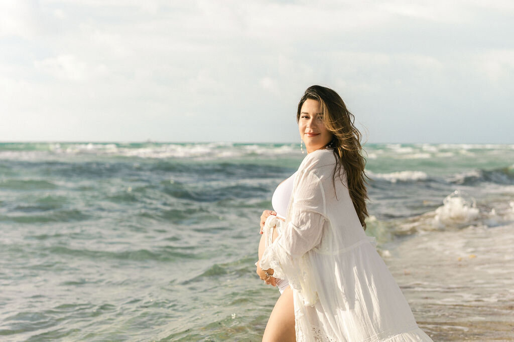 maternity-session-miami-beach-white-lace-dress-ocean