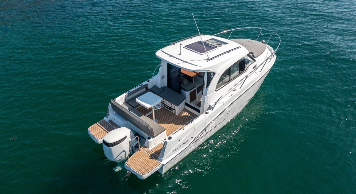 beneteau-antares-8-exterior-2