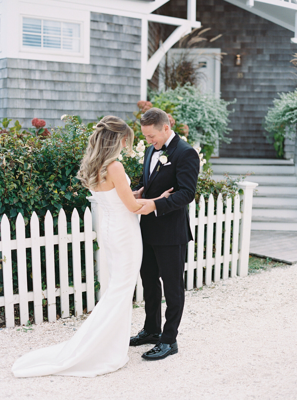 Emily March Photography Wilmington, North Carolina and Destination Wedding Engagement Photographer Heirloom Photography for Memorable Gatherings Light Airy Sentimental Imagery Images Weddings_Castle Hill Inn Wedding - 021