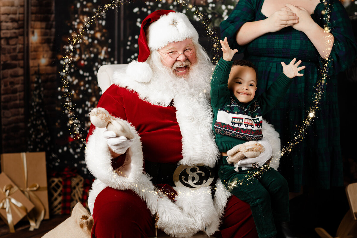 Best NWA holiday photographer, holiday portraits near me, Northwest Arkansas holiday photography, NW Arkansas holiday photos, NWA santa photos