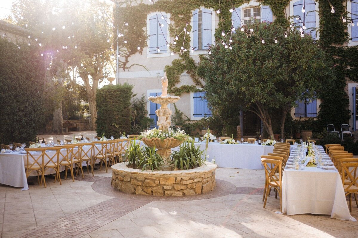 french-chateau-inner-courtyard-wedding-decoration1