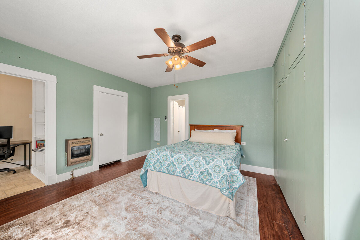 Bedroom with comfortable bedding in this five-bedroom, 4-bathroom pet-friendly vacation rental house for 12 guests with free wifi, free parking, hot tub, mother-in-law suite, King beds and updated kitchen in downtown Waco, TX.
