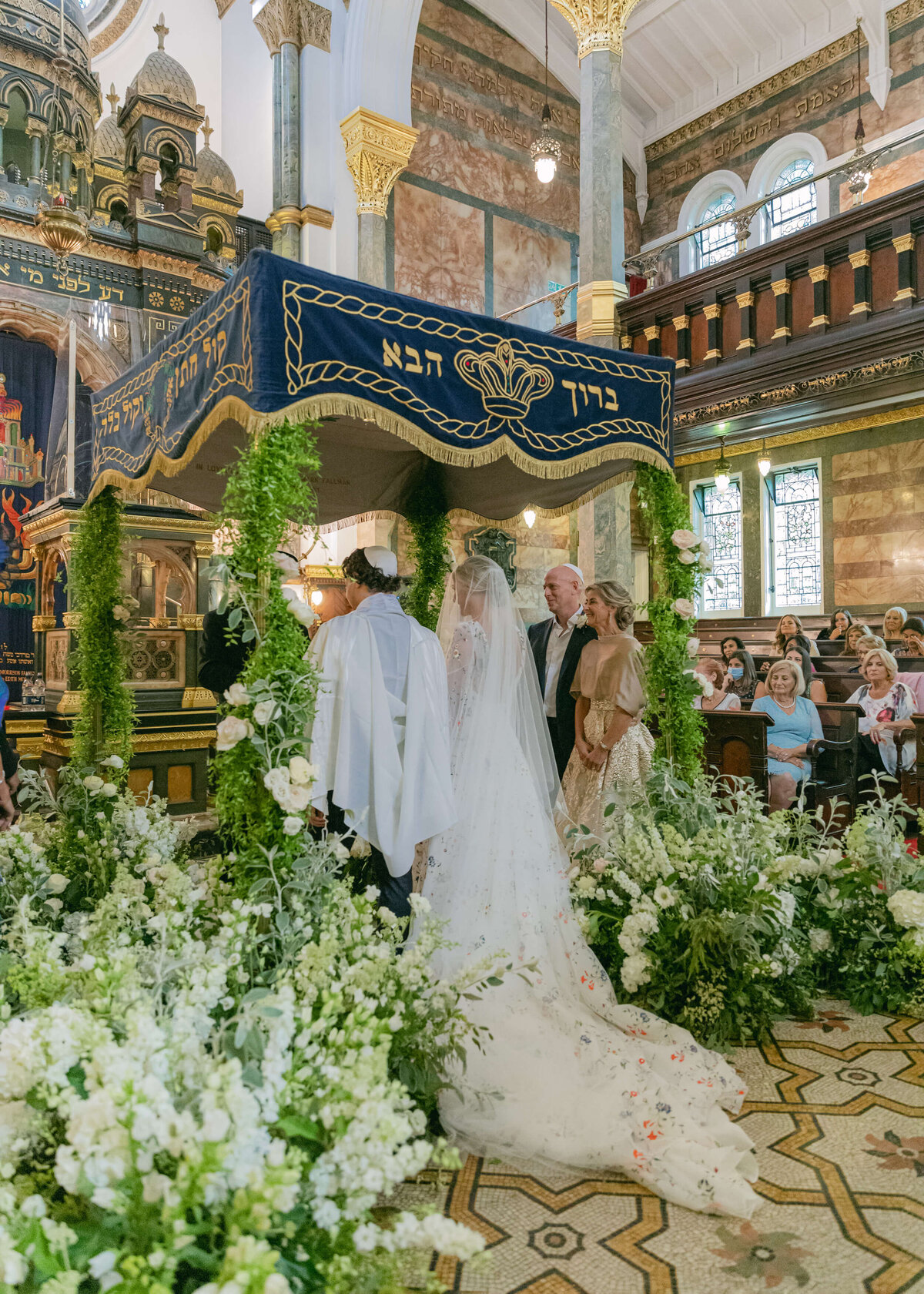 chloe-winstanley-weddings-jewish-ceremony-chuppah-sassi-holford