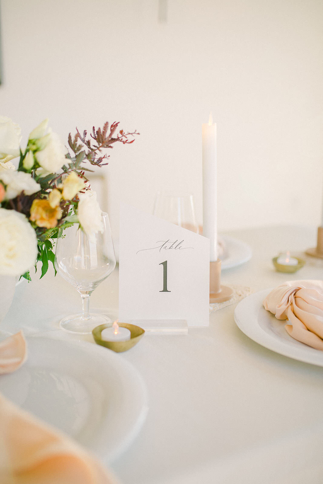 Amalfi White Loft Tablescape-158