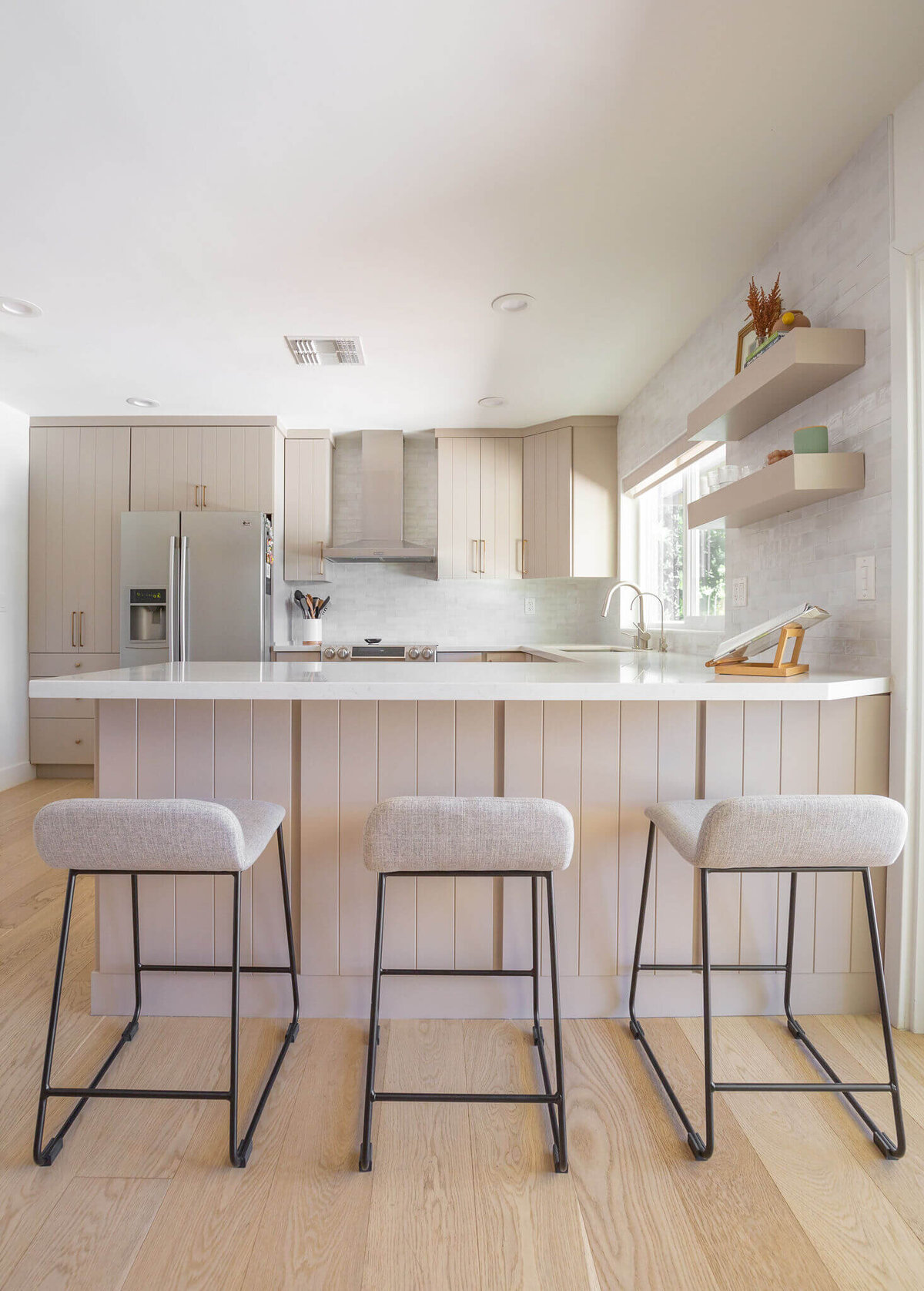 modern-kitchen-barstools-ashley-poe-design