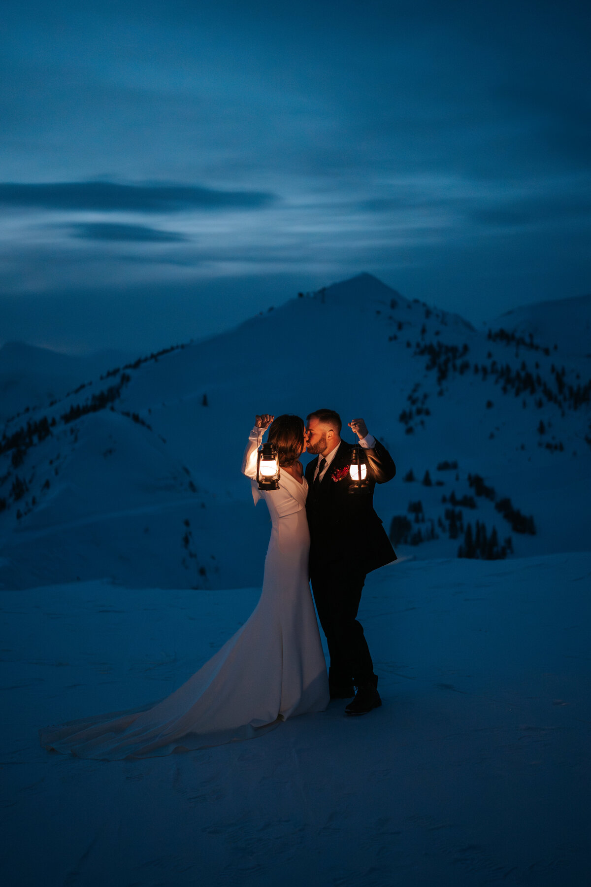 lantern-elopement-photographer-banff-elope-wilder