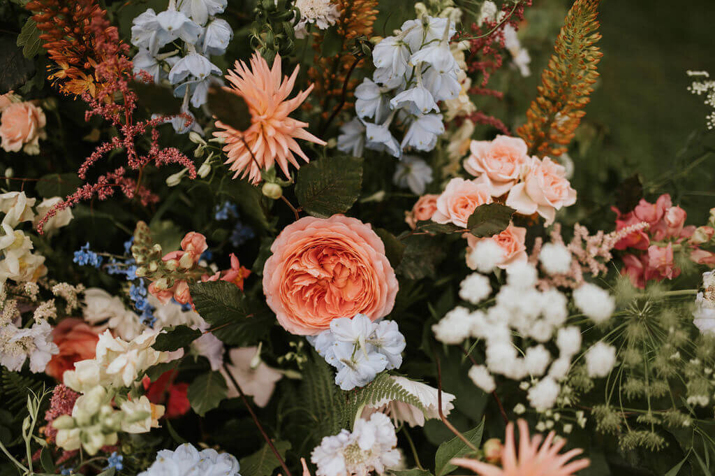Issy-and-Bella-Floral-Design-Wedding-Florist-Herefordshire-Broadfield-Court-j&N10