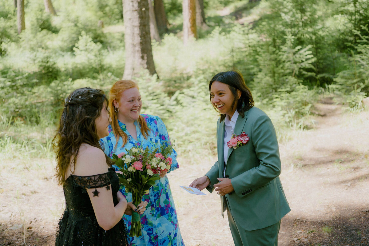 Ceremony_Brenda&JanieElopementPhotos_OregonWeddingPhotographer_KuroCreativeHouse-33