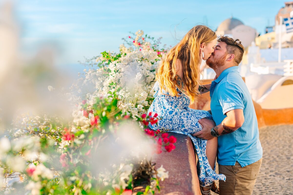 Kelly_Payeur_Photography_Santorini_Greece_Colorful_Engagement_Destination_Photographer_0008