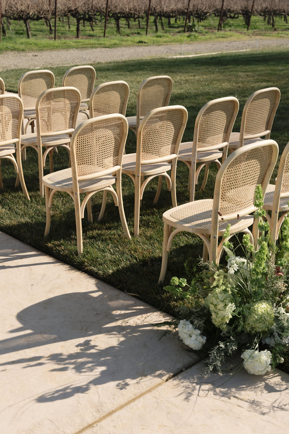 modern-wedding-ceremony-florals