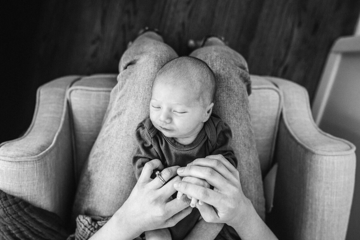 Lindsay-wilson-photography-in-home-newborn-10