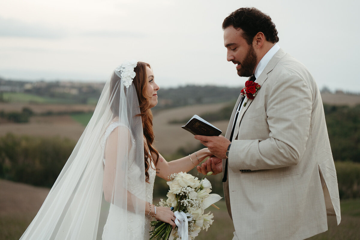 the_chaffins_international_destination_wedding_elopement_photographers_sammie_chaffin_micah_editorial_adventure_photos_travel_tuscany_italy_24