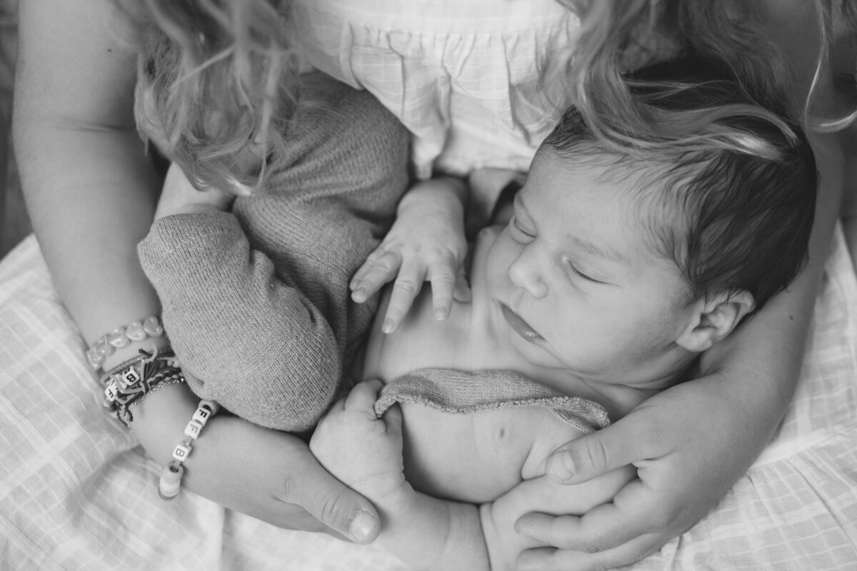 MiniAnna2023-Linda-Newborn-Familyof6-7186srgb-ev3000-2
