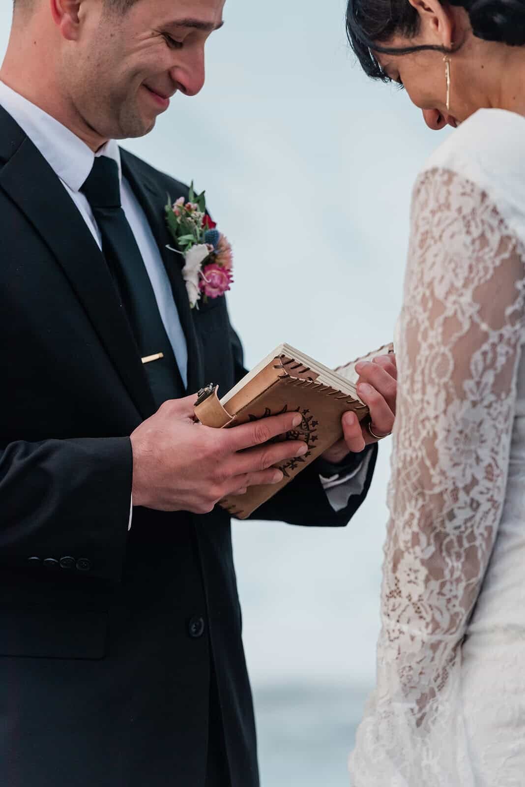 intimate-weddings-in-alaska-on-glaciers-Soul-and-Sky-Weddings