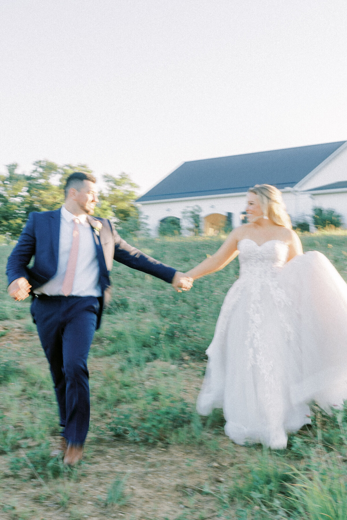 magnolia-hill-farm-ohio-wedding-venue-photographer-laura-bill-110