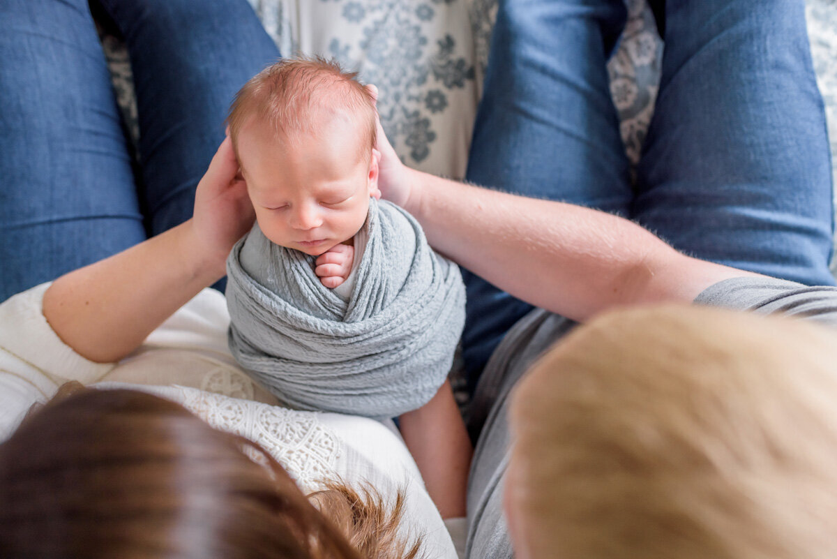 denver-new-baby-in-home-session--new-parents