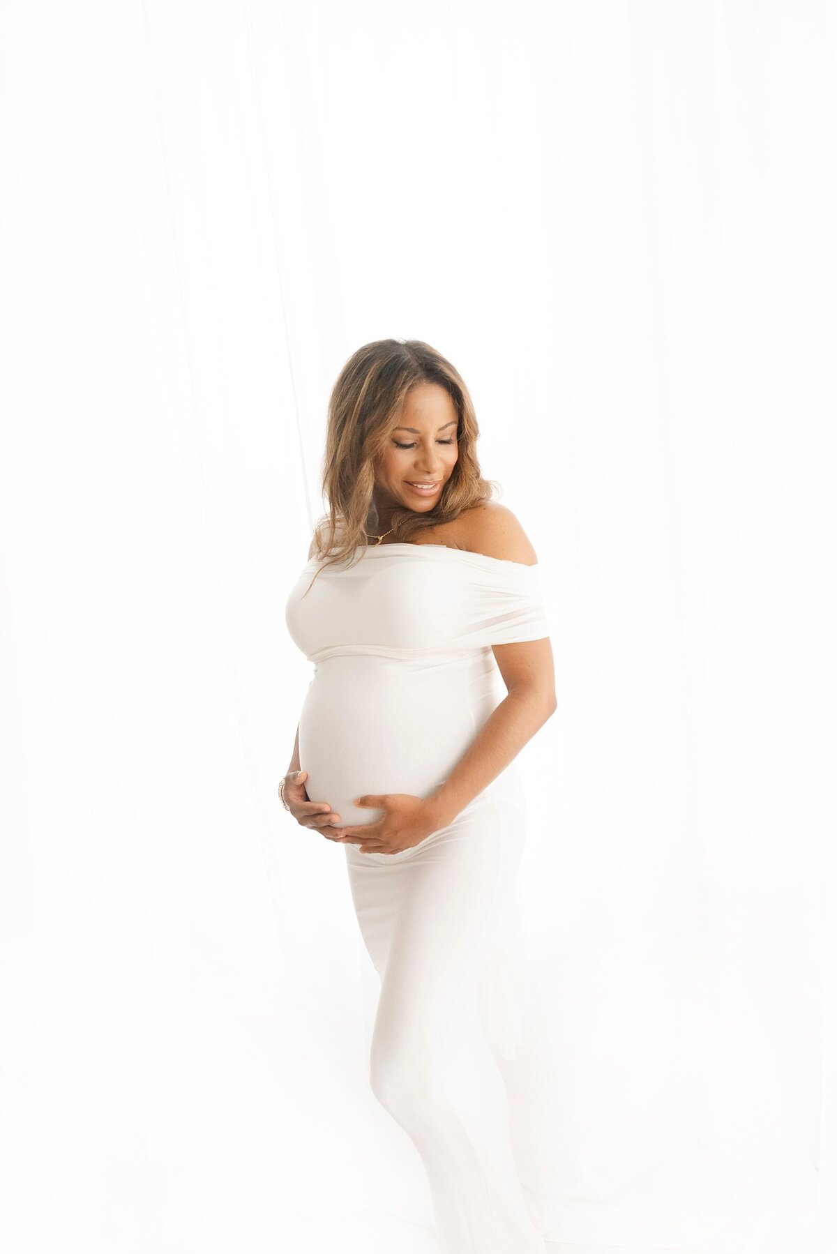 pregnant mom posing by boston ma maternity photographers​