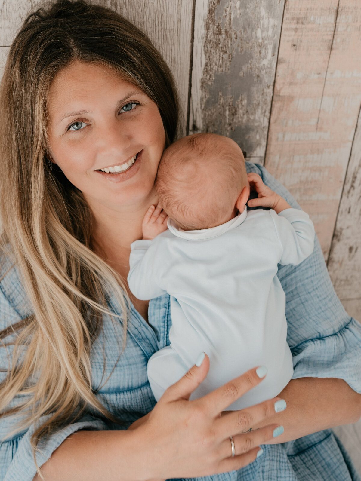 Newbornshoot door Leukfotografie in Amsterdam, Zaandam, Landsmeer, Oostzaan en Purmerend – zachte, liefdevolle babyfoto’s-26