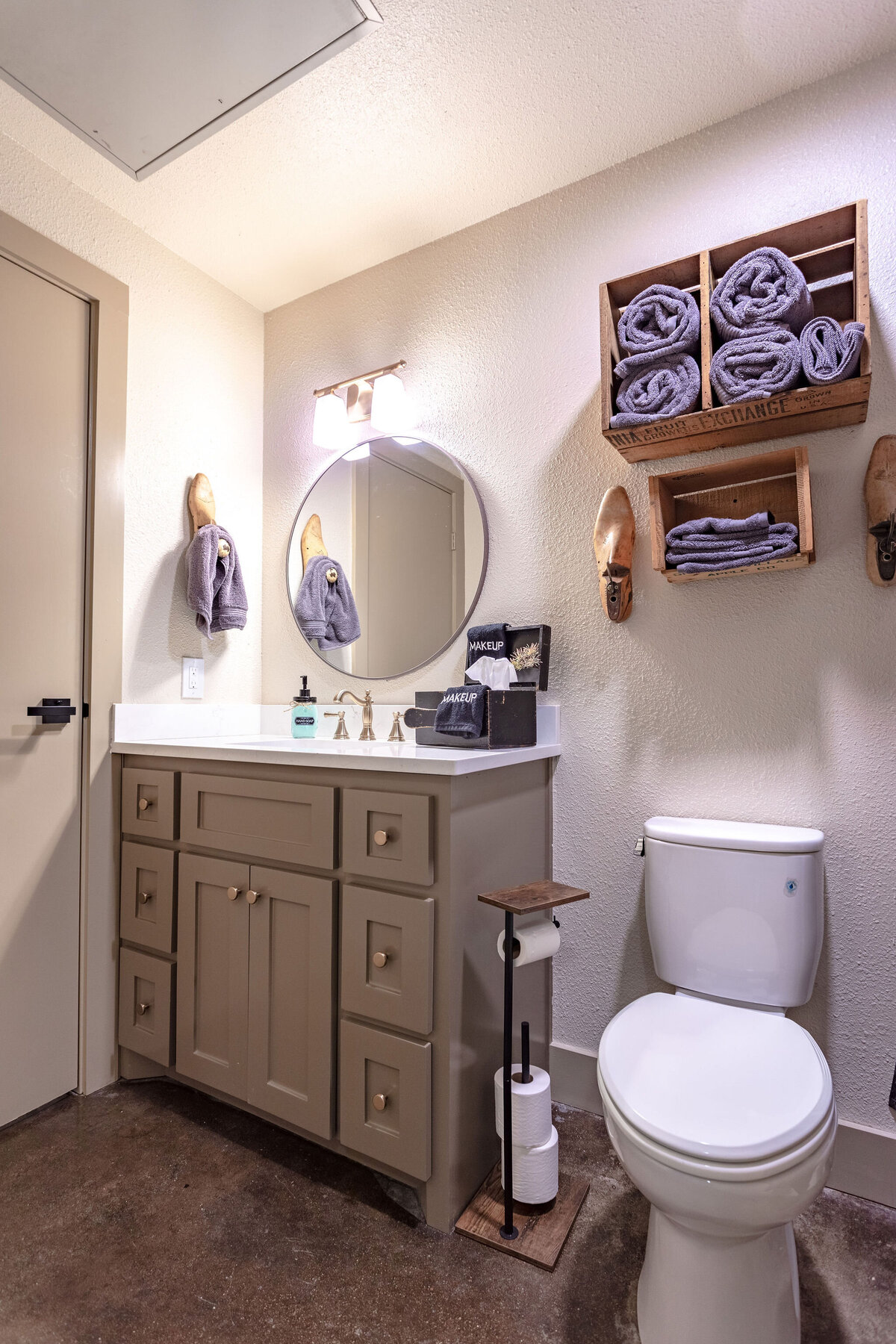 Bathroom with large vanity in this 2-bedroom, 2-bathroom vacation rental condo for four guests in the historic Behrens building with free parking, free wifi, vintage decor, and easy access to Baylor University, Magnolia Silos, and Cameron Park Zoo in downtown Waco, TX.