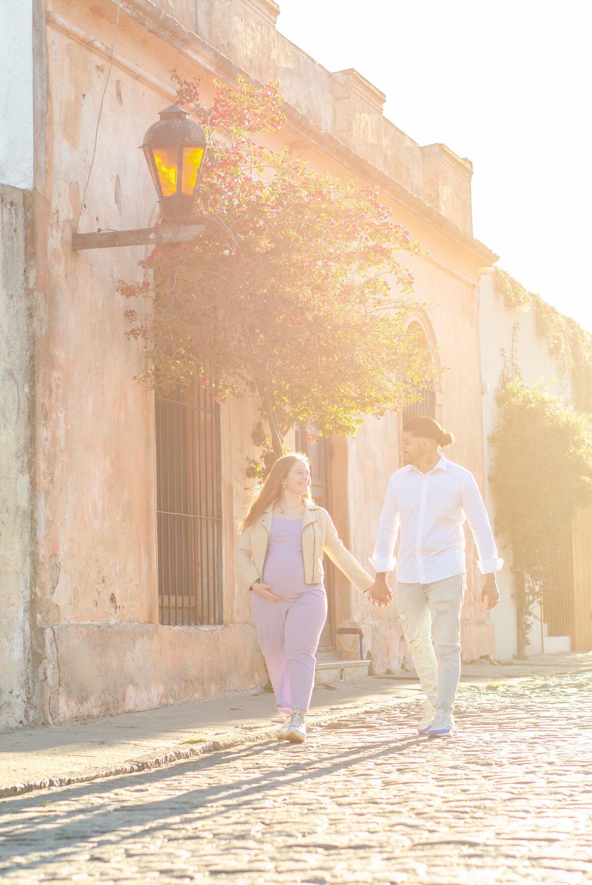 zwangerschapsfotografie-paar-lopen-02