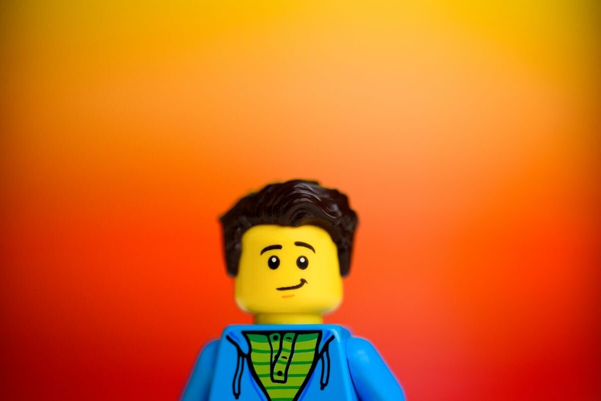 legoredbackground-1