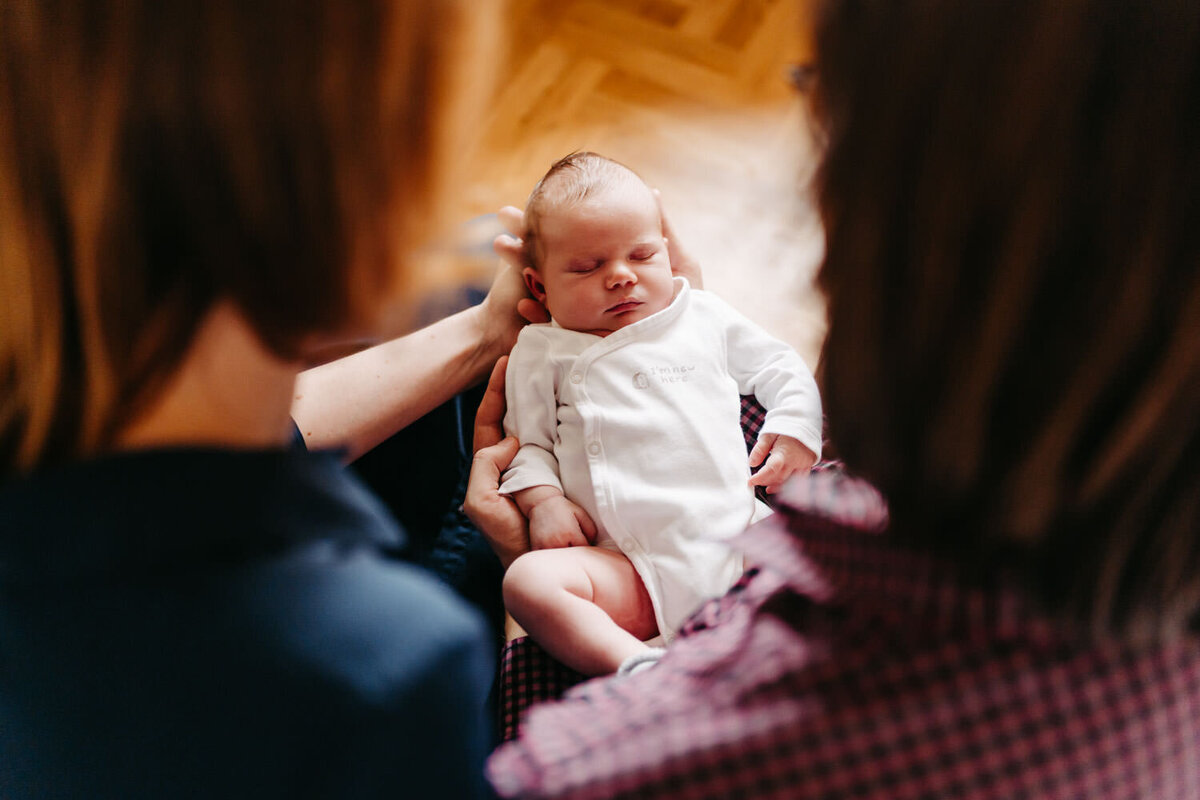 Newborn_foceni_u_vas_doma_KarolinaTicha_rodinna_fotografka_Praha_Praha_vychod_1500_56