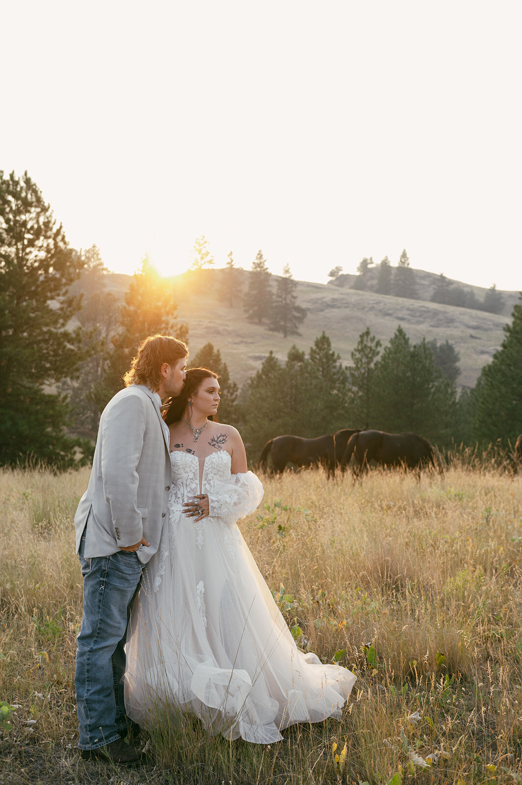 presley-gray-photo-wild-horse-montana-elopement-0273