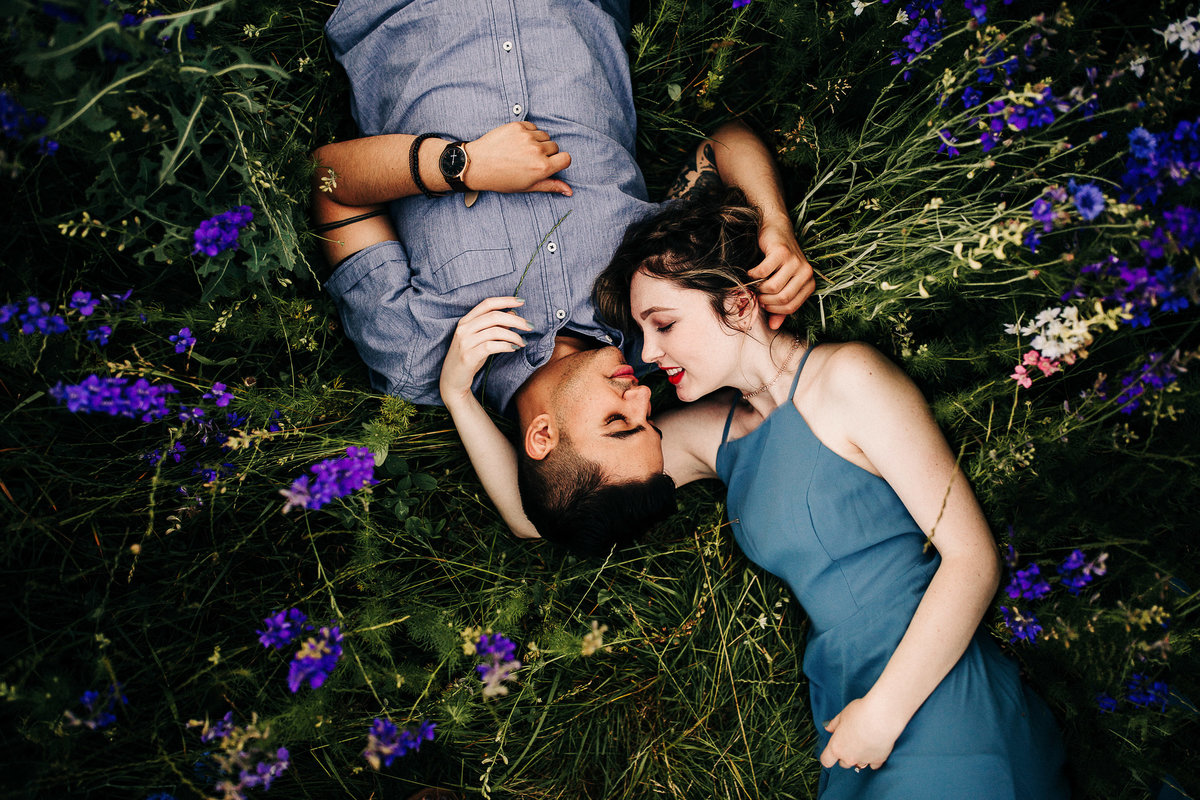 wildflower-field-engagement-photos-rebecca-renner-photography-1-4