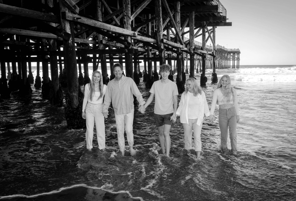pacific-beach-family-portraits-under-pier-san-diego-tim-otto-photography