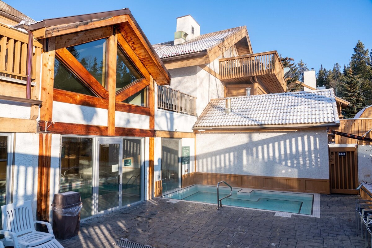 BANFF LODGING CO 12