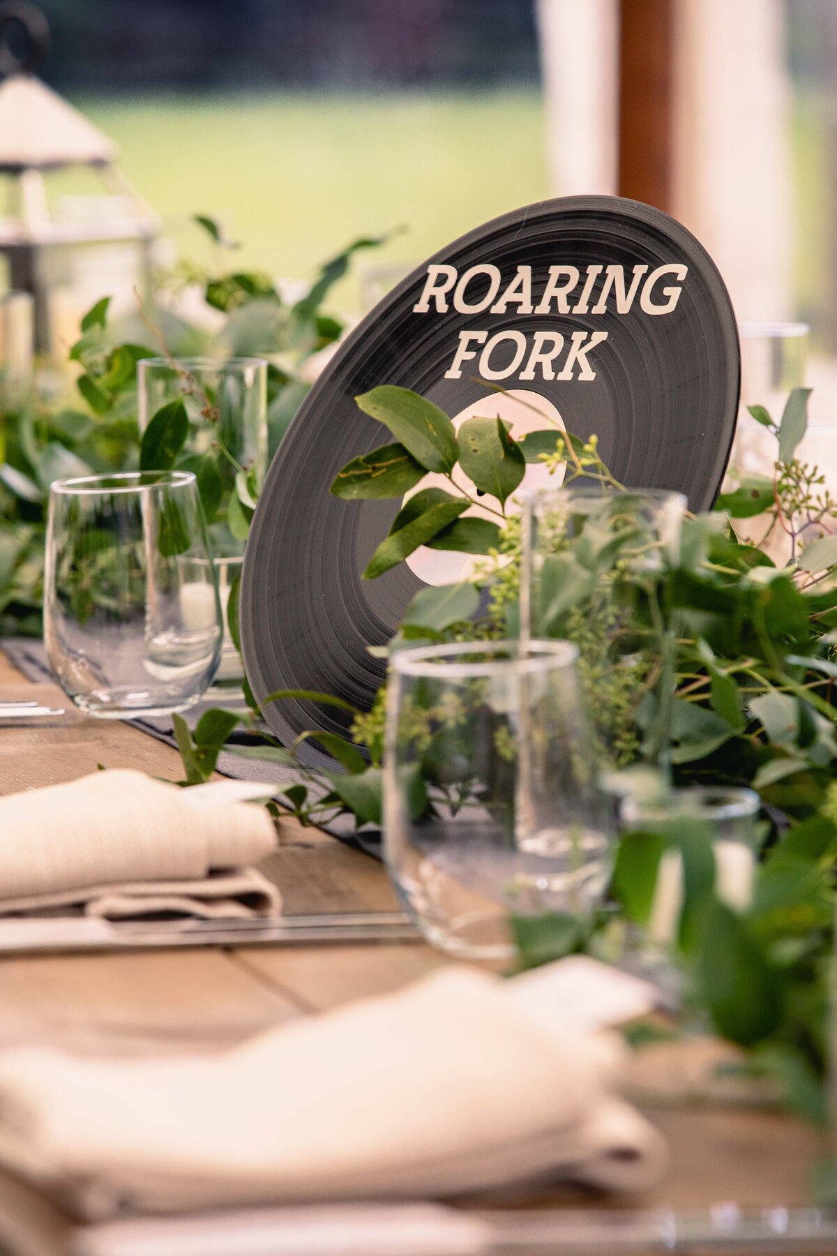 JeffMegan_TableSettings_2N1A8848