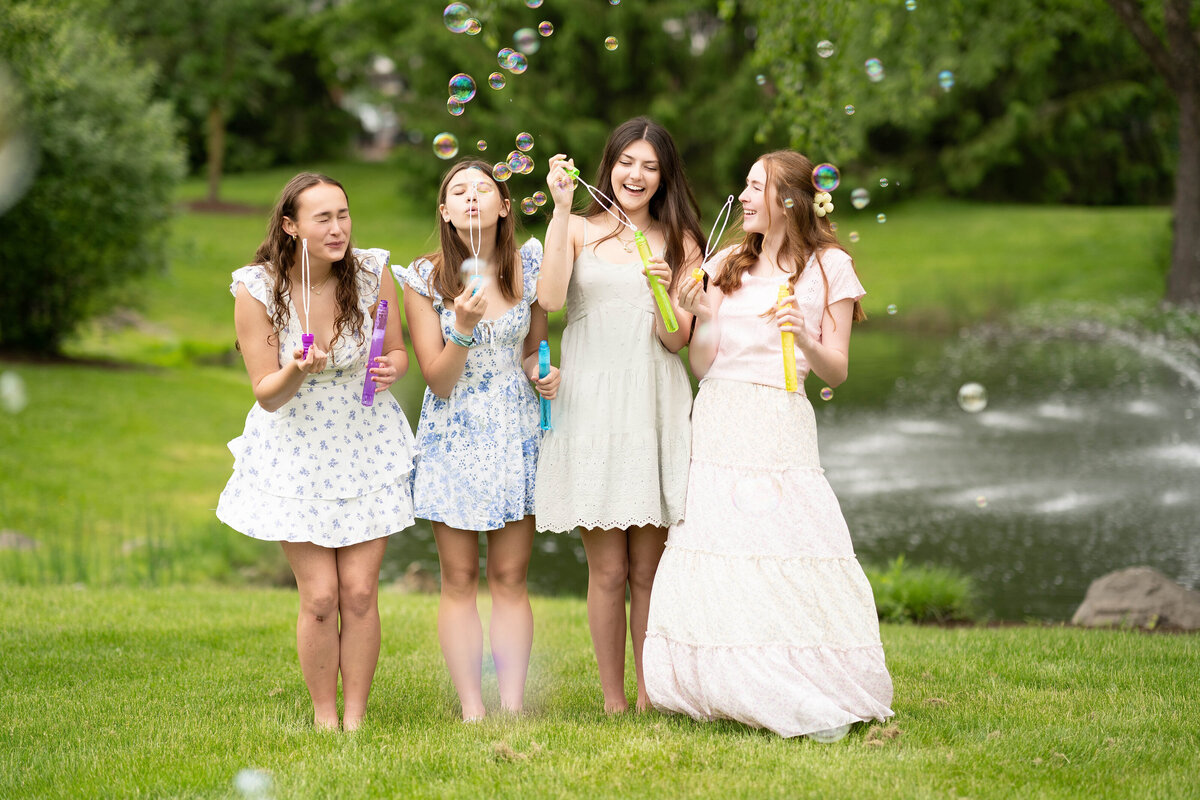 Cleveland-Akron-Senior-Photographer-bubbles