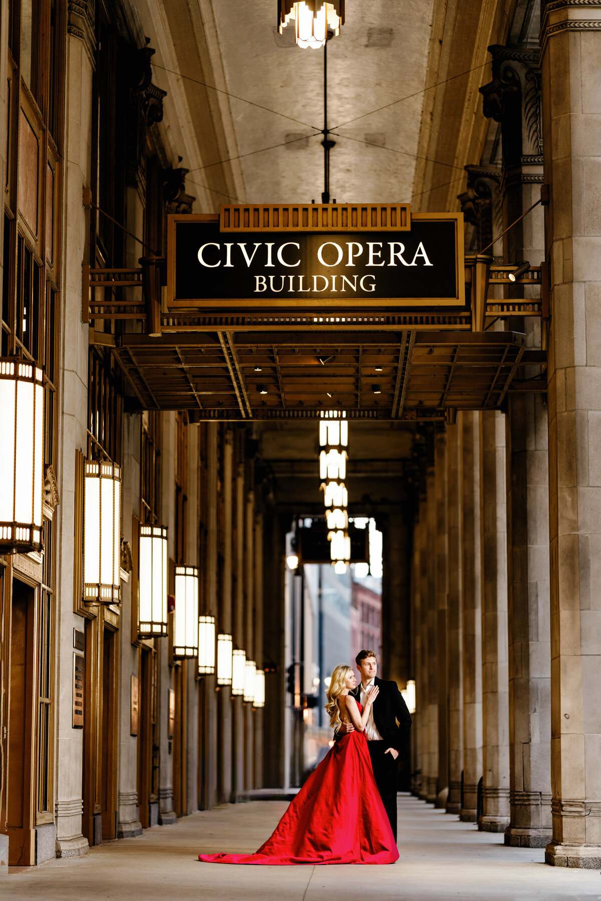 Aspen-Avenue-Chicago-Wedding-Photographer-Lyric-Opera-House-Elegant-Timeless-Classic-Luxury-Downtown-True-to-Color-Bold-Romantic-Chicago-Theater-Lurie-Garden-FAV-101