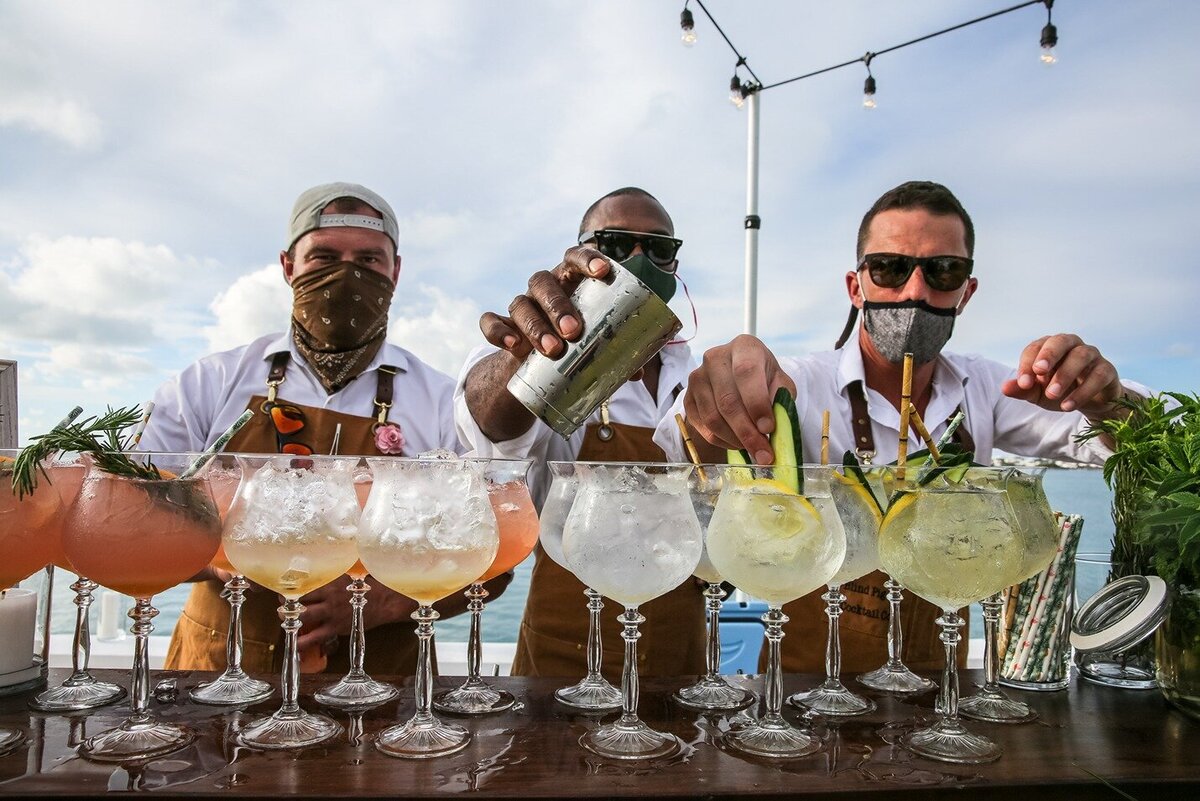 Revolve-Lunch-Bermuda-Dasfete-75