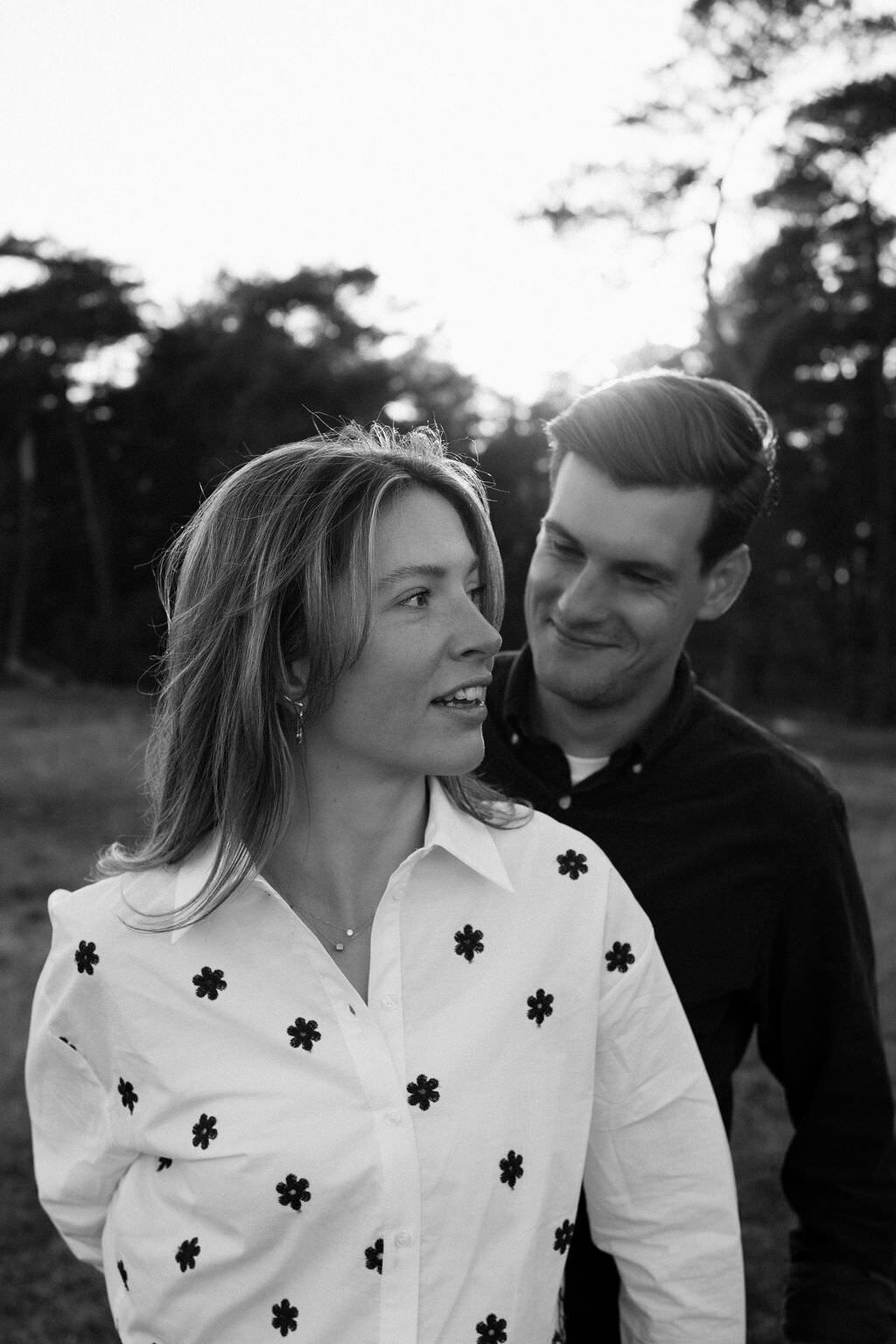 golden hour pre-wedding fotografie in Utrecht, ontspannen en natuurlijk - Heidestein