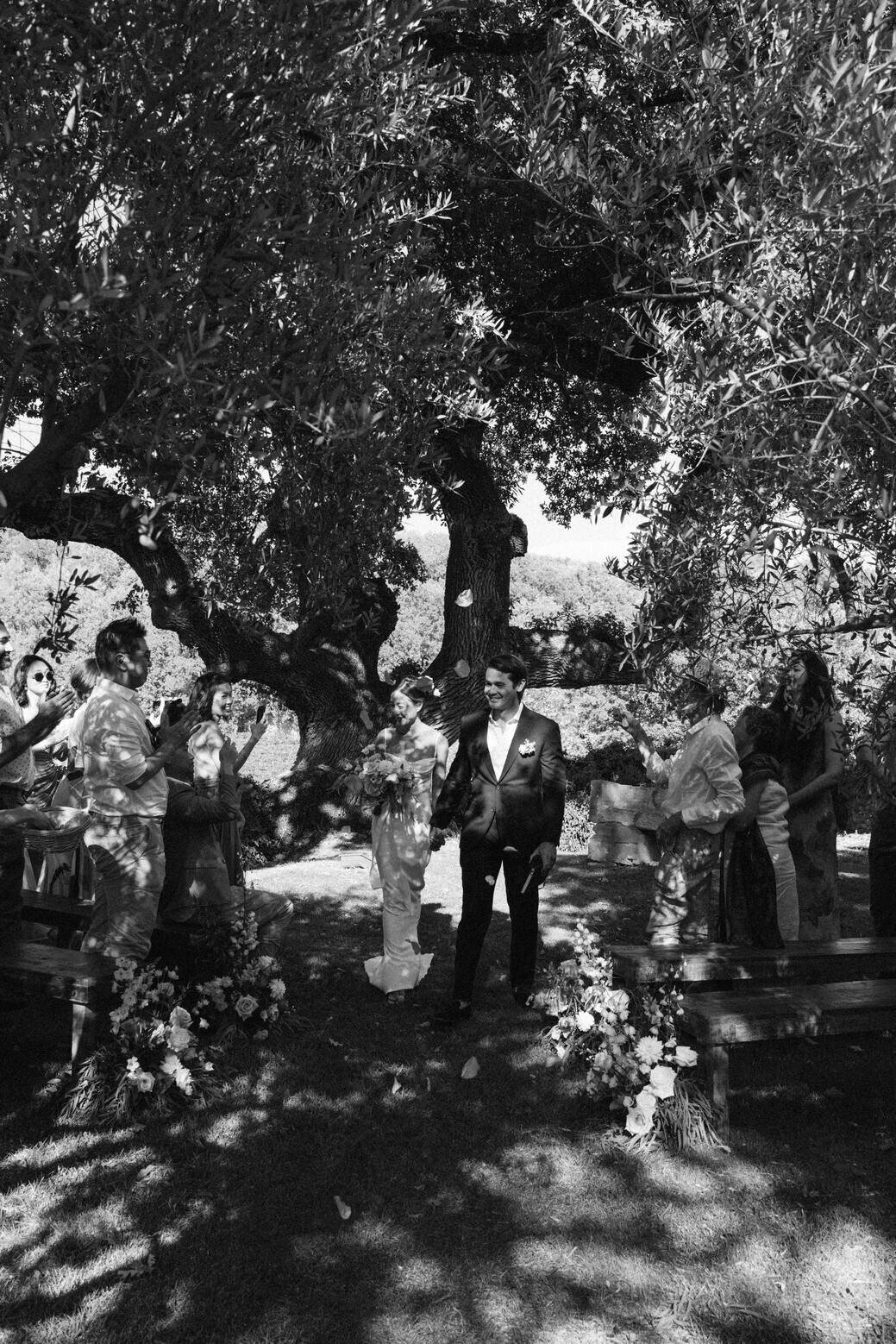 ceremonie-jardin-au-domaine-Les-Roullets-Oppède