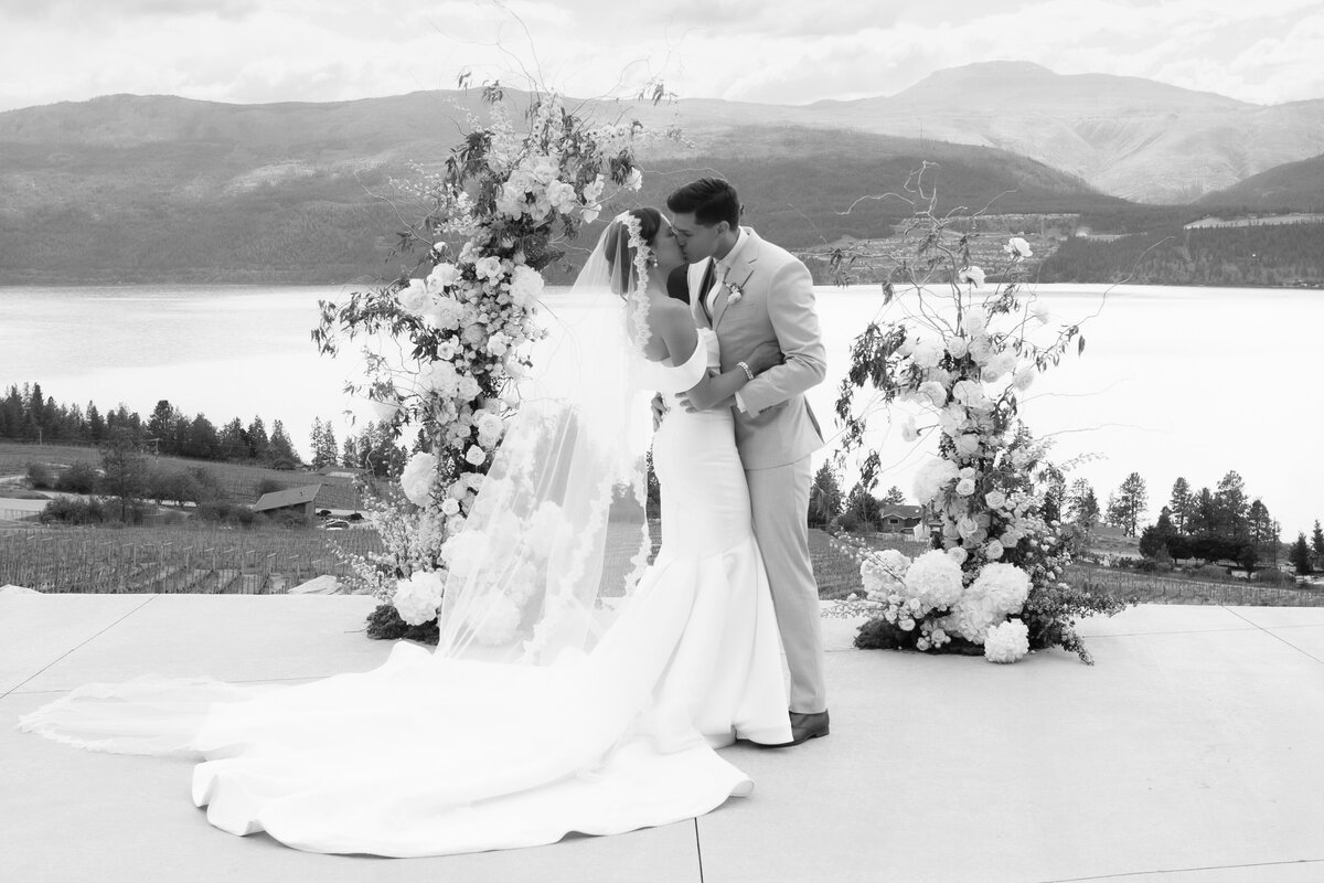 MeghanHemstra-50th-Parallel-Winery-Wedding-92