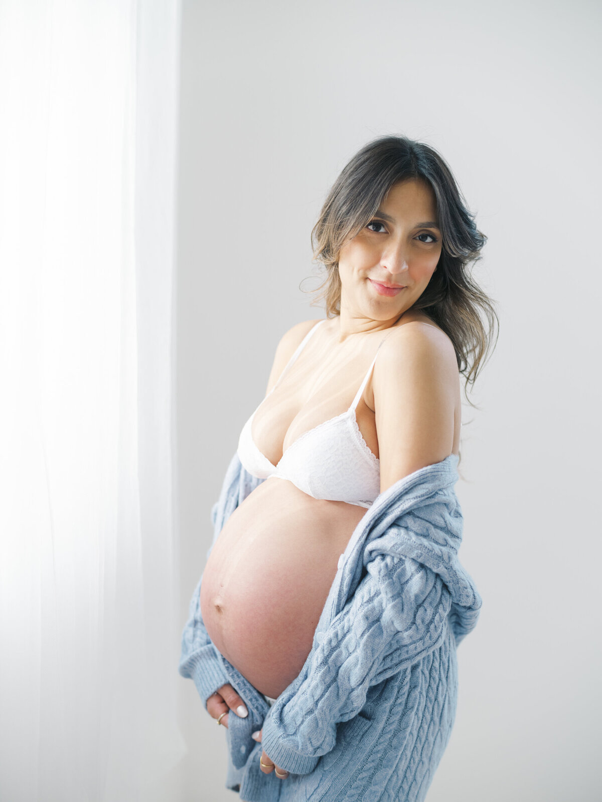 maternity-boudoir-photos-sweater-100