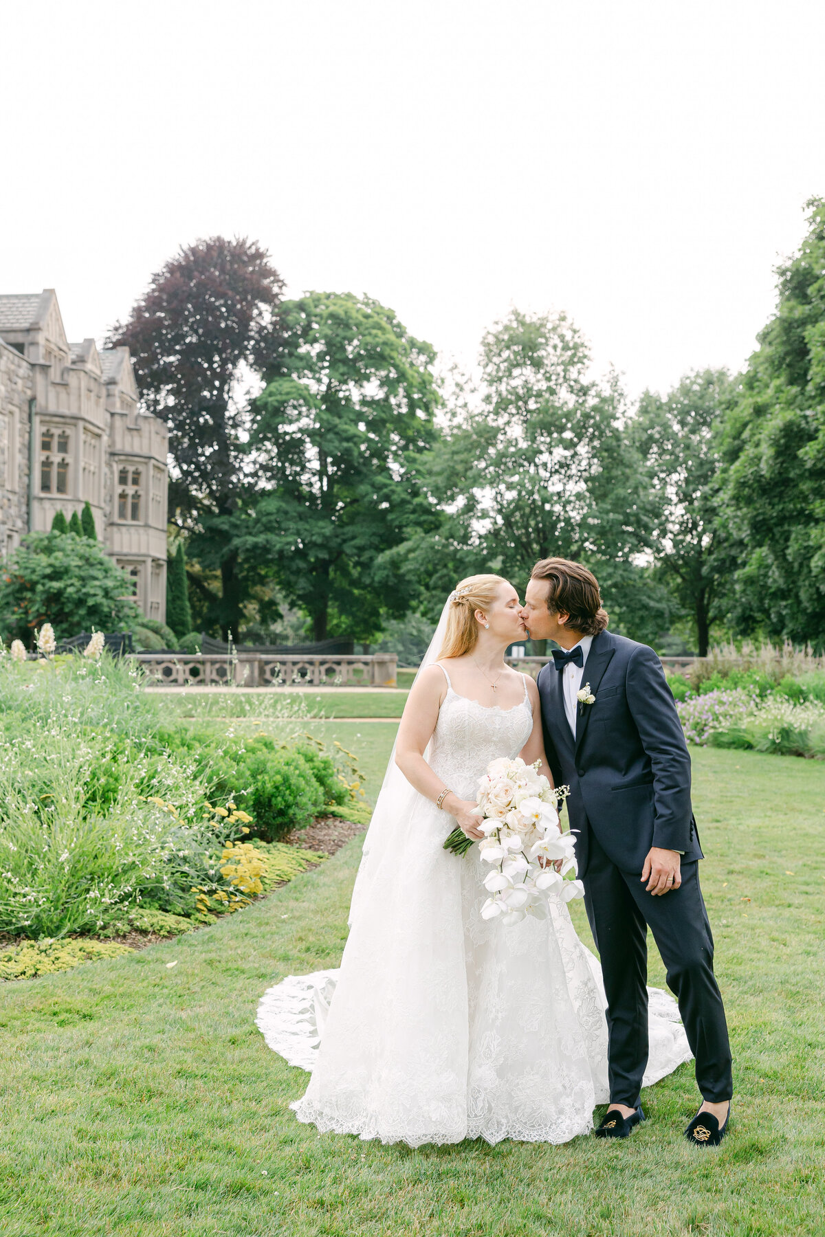 ny editorial wedding photos at the hempstead house