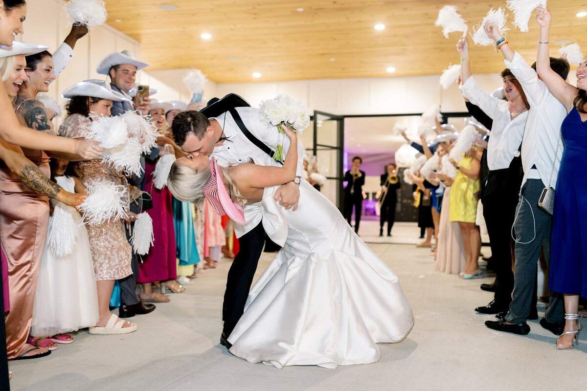 Hannah-and-Kyle-Wedding-Preview-Emily-Nicole-Photo-210